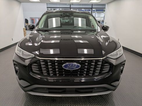 Used 2024 Ford Escape Platinum image 2