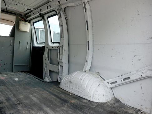 Used 2012 Chevrolet Express 2500 w/ Cold Climate Package image 9