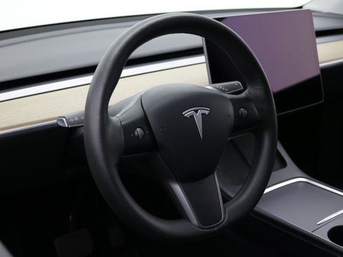 Used 2021 Tesla Model Y 2WD image 10