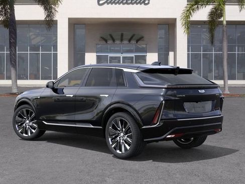 New 2026 Cadillac Lyriq Signature Luxury AWD/4WD image 3