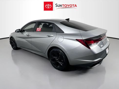 Used 2022 Hyundai Elantra SEL w/ Preferred Accessory Package FWD image 6