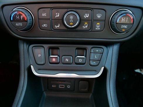 Used 2020 GMC Terrain SLE w/ Driver Convenience Package image 26