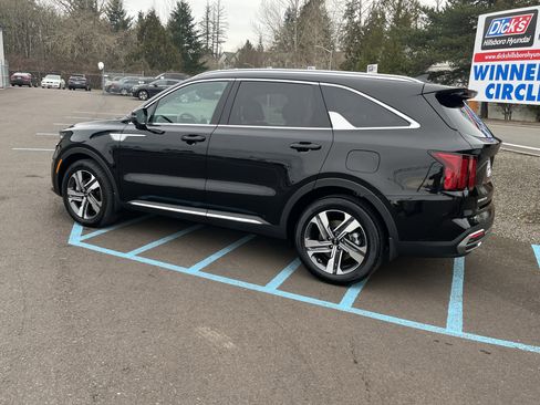 Used 2023 Kia Sorento SX Prestige image 3