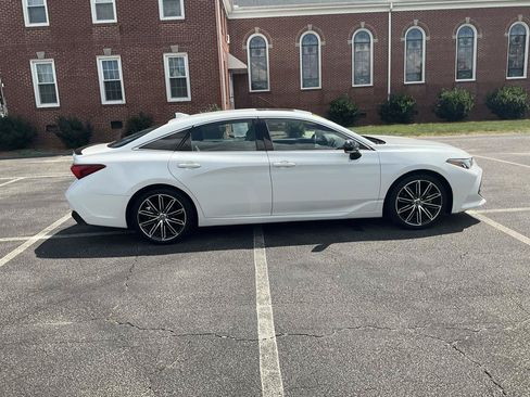 Used 2019 Toyota Avalon XSE w/ Carpet Mat Package FWD image 5