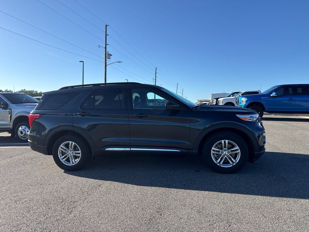 Used 2023 Ford Explorer XLT w/ Equipment Group 202A RWD image 1
