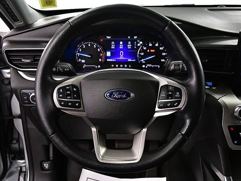 Used 2022 Ford Explorer XLT w/ Equipment Group 202A AWD/4WD image 18