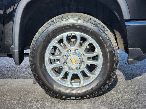 Used 2025 Chevrolet Silverado 2500 LT w/ Z71 Chrome Sport Edition image 6