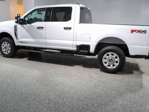 Used 2024 Ford F250 XLT w/ FX4 Off-Road Package AWD/4WD image 10