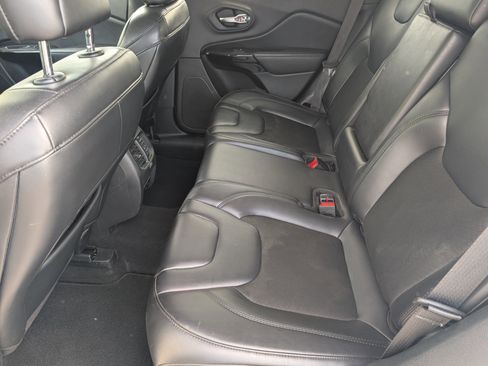 Used 2020 Jeep Cherokee Latitude Plus FWD image 12