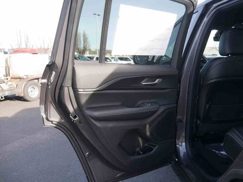 New 2025 Jeep Grand Cherokee Altitude image 13