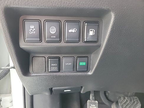 Used 2019 Nissan Rogue SV image 16