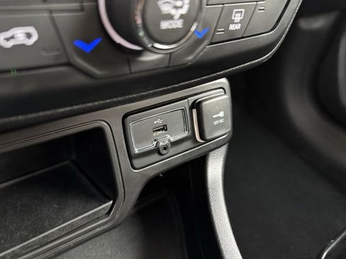Used 2019 Jeep Renegade Latitude image 31