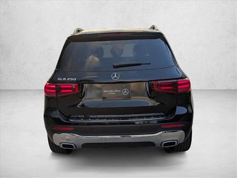 Used 2026 Mercedes-Benz GLB 250 image 7