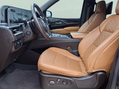 Used 2023 Cadillac Escalade Sport w/ Touring Package AWD/4WD image 12