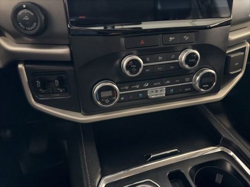 Used 2022 Ford Expedition Max XLT image 29