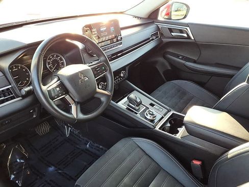 Used 2024 Mitsubishi Outlander SE AWD/4WD image 13