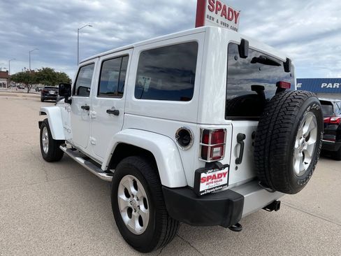 Used 2011 Jeep Wrangler Unlimited Sahara w/ Dual Top Group AWD/4WD image 9