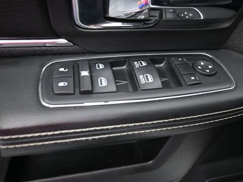 Used 2014 RAM 1500 Laramie w/ Convenience Group AWD/4WD image 16