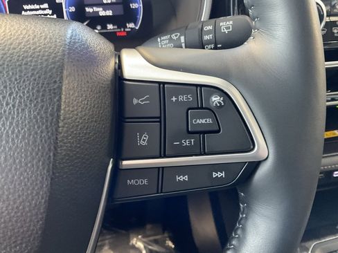 Used 2024 Toyota Highlander Platinum image 13