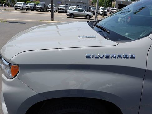 Used 2024 Chevrolet Silverado 1500 LT AWD/4WD image 8