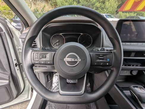 Used 2023 Nissan Rogue SV FWD image 15
