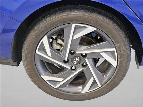 Used 2025 Hyundai Elantra Sport FWD image 6