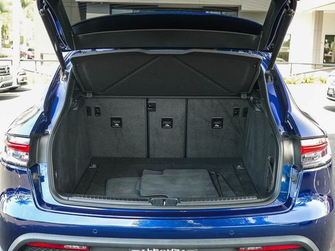 Used 2023 Porsche Macan image 25