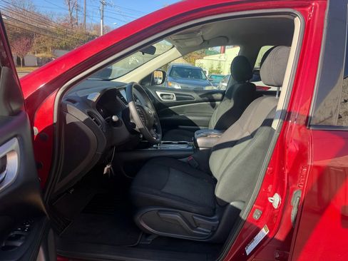 Used 2018 Nissan Pathfinder S image 24