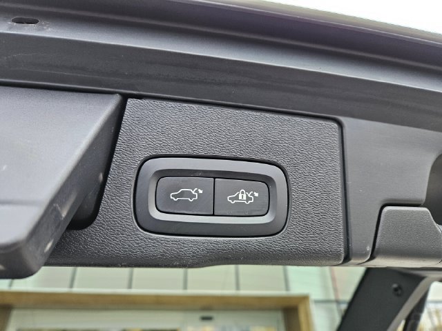 Certified 2023 Volvo XC60 B5 Plus w/ Climate Package AWD/4WD image 12
