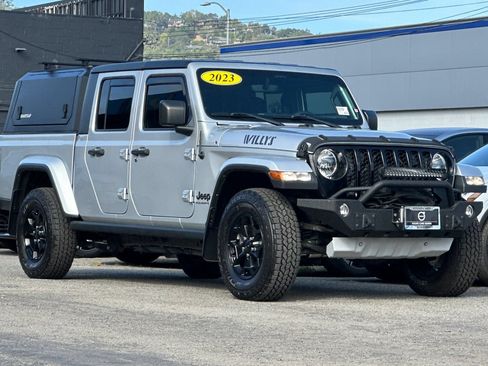Used 2023 Jeep Gladiator Sport AWD/4WD image 9