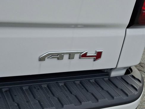 Used 2023 GMC Sierra 1500 AT4 image 31