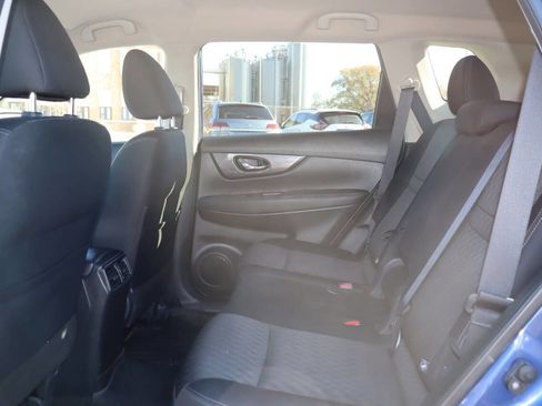 Used 2017 Nissan Rogue SV image 6