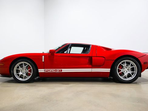 Used 2006 Ford GT RWD image 13