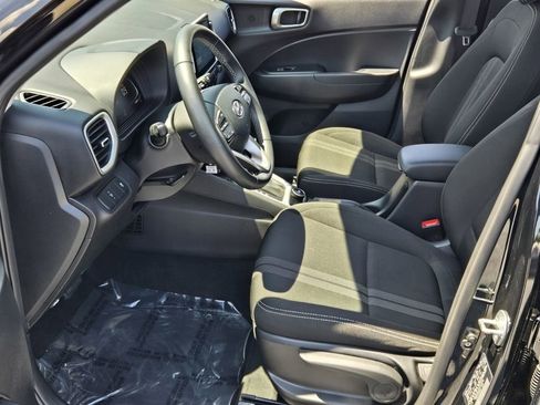 Certified 2023 Hyundai Venue SEL FWD image 10