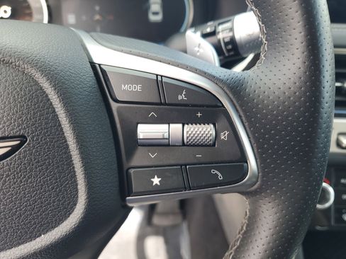 Used 2025 Genesis G70 2.5T RWD image 18