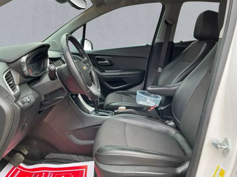 Used 2022 Chevrolet Trax LT w/ Driver Confidence Package image 12