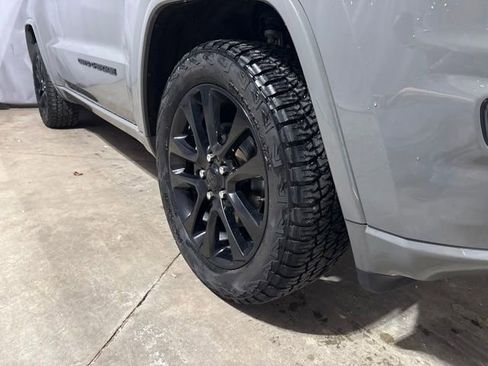 Used 2019 Jeep Grand Cherokee Altitude AWD/4WD image 15