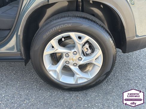 Used 2025 Chevrolet Trax LS w/ LS Convenience Package FWD image 25