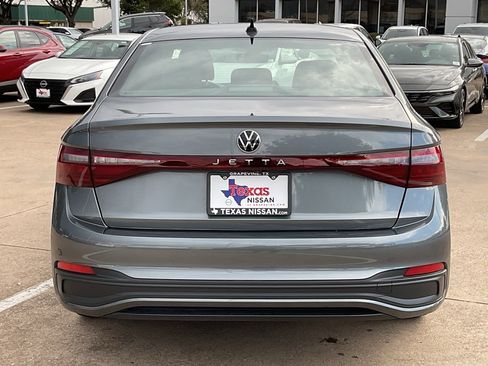 Used 2025 Volkswagen Jetta Sport image 6