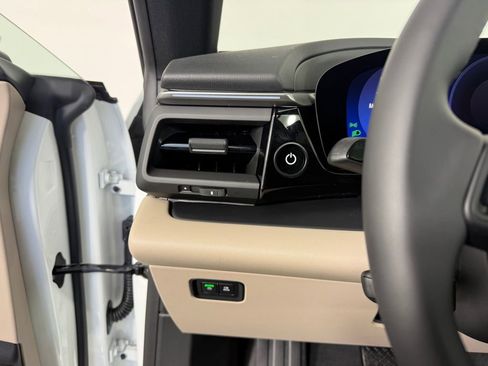 New 2026 Porsche Macan Electric image 26