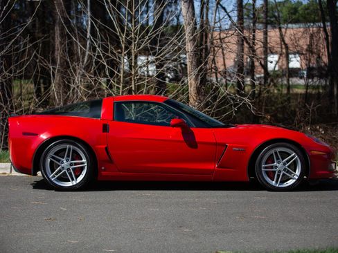 Used 2007 Chevrolet Corvette Z06 w/ Preferred Equipment Group RWD image 6