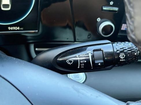 Used 2022 Hyundai Elantra SEL w/ Convenience Package FWD image 18