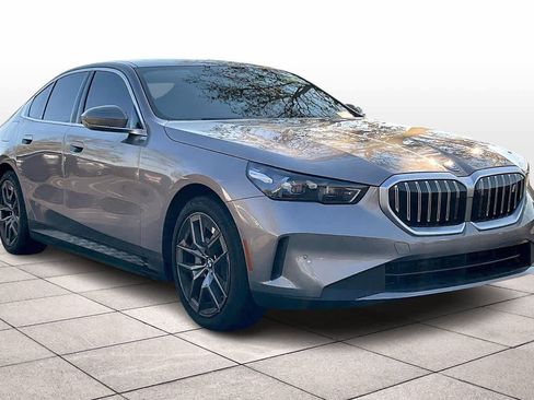 Used 2026 BMW i5 eDrive40 w/ Premium Package image 2