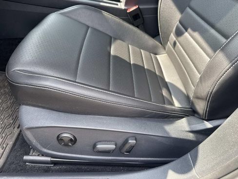 Used 2024 Volkswagen Jetta SE w/ Panoramic Sunroof Package FWD image 20