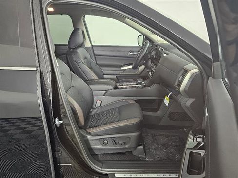 New 2025 Nissan Pathfinder Platinum AWD/4WD image 13