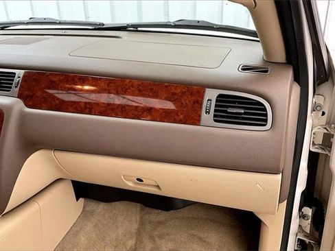 Used 2013 Chevrolet Suburban LTZ image 18