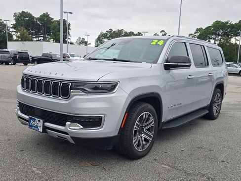 Used 2024 Jeep Wagoneer L Series II w/ Flexible Seating Group image 7