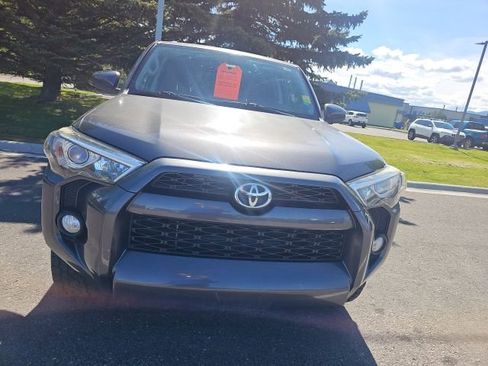 Used 2016 Toyota 4Runner SR5 RWD image 2