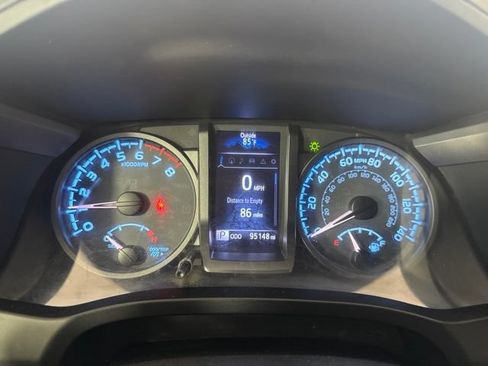 Used 2019 Toyota Tacoma TRD Off-Road AWD/4WD image 16