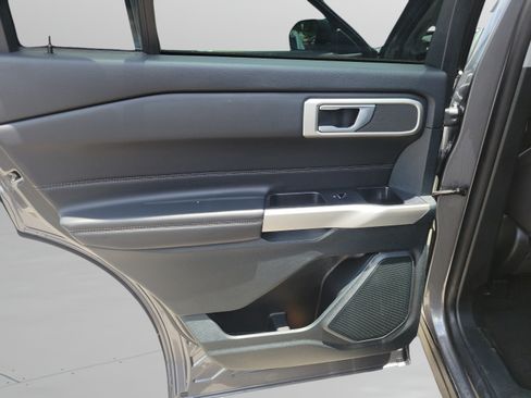 Used 2023 Ford Explorer XLT RWD image 11